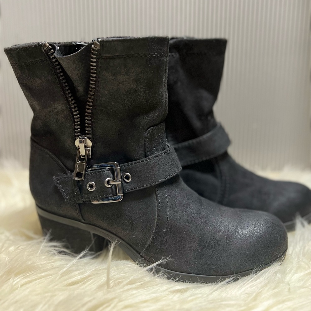 Carlos by Carlos Santana ankle booties